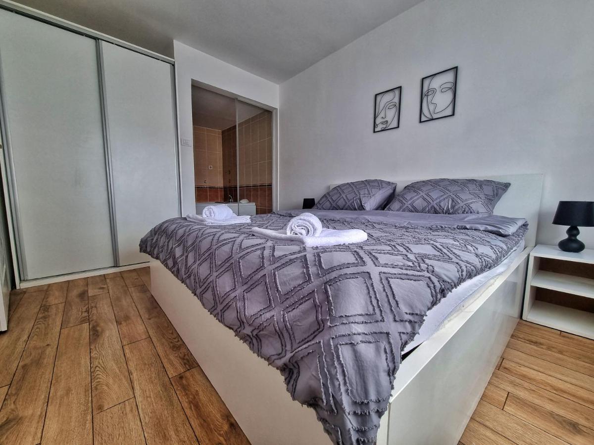 Hostel S Novi Sad Bagian luar foto